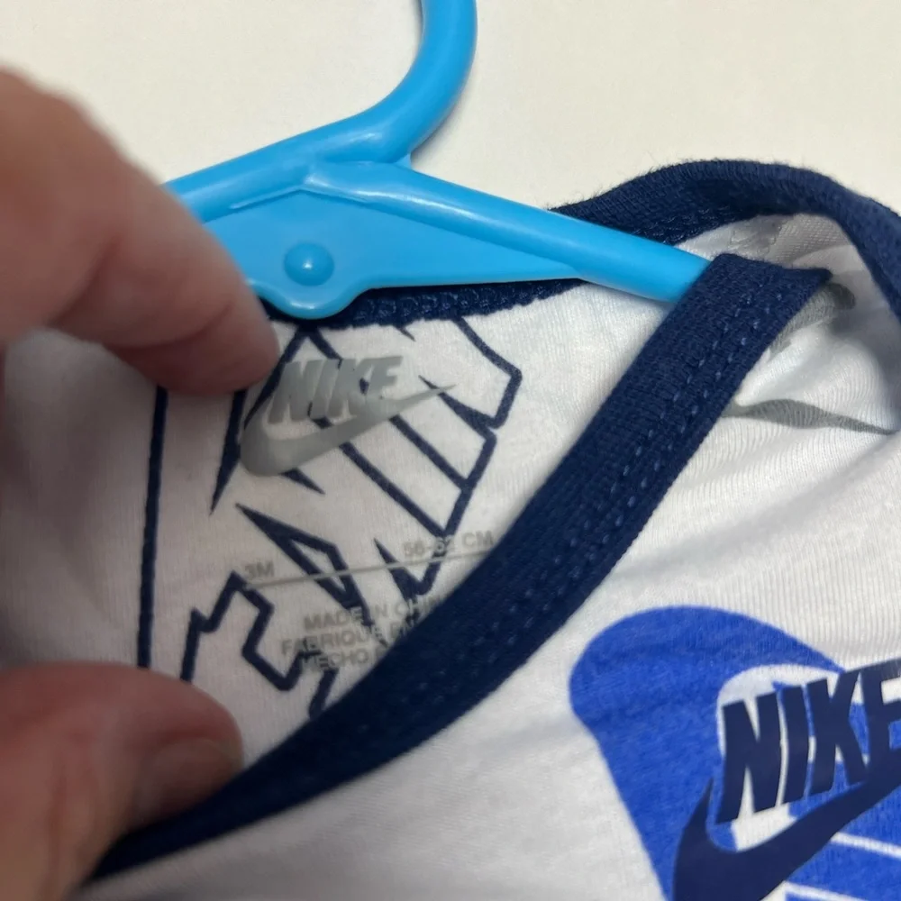 Nike‎ onesie